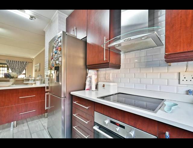 3 BEDROOM TOWNHOUSE FOR SALE IN GLENVISTA